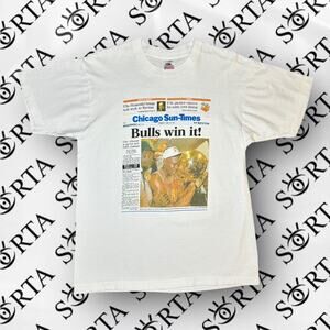 VTG 1990s NBA Championship Chicago Bulls Michael Jordan Newspaper Print T-Shirt